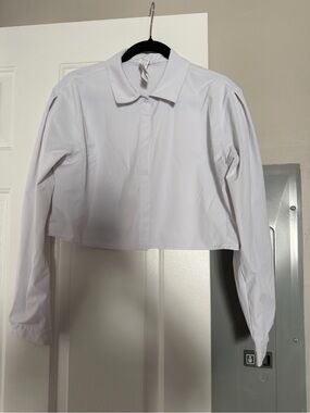 ALO Yoga White Cropped Button-Up Top
